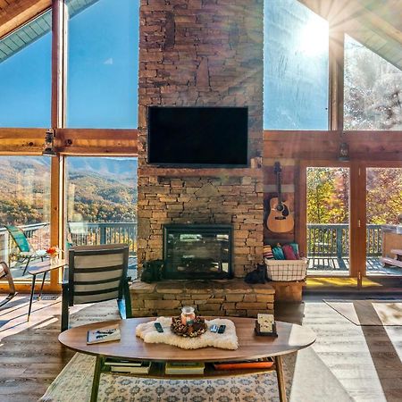 Barenberg Cabin - Secluded Unobstructed Panoramic Smoky Mountains View With Two Master Suites, Loft Game Room, And Hot Tub جاتلينبرج المظهر الخارجي الصورة