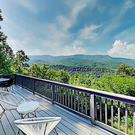 Barenberg Cabin - Secluded Unobstructed Panoramic Smoky Mountains View With Two Master Suites, Loft Game Room, And Hot Tub جاتلينبرج المظهر الخارجي الصورة