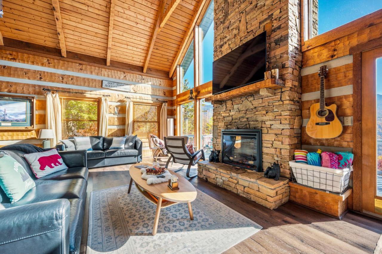 Barenberg Cabin - Secluded Unobstructed Panoramic Smoky Mountains View With Two Master Suites, Loft Game Room, And Hot Tub جاتلينبرج المظهر الخارجي الصورة