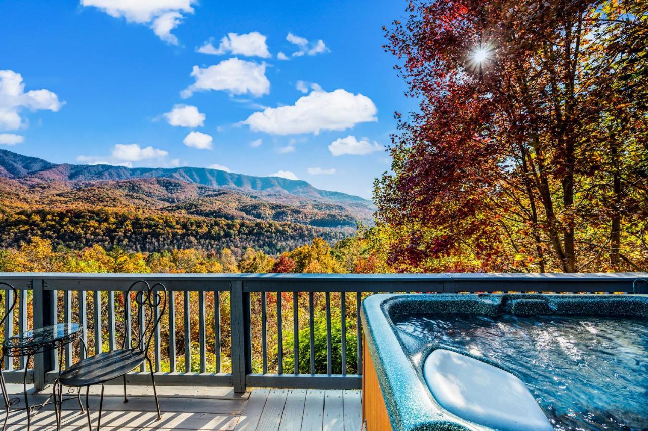 Barenberg Cabin - Secluded Unobstructed Panoramic Smoky Mountains View With Two Master Suites, Loft Game Room, And Hot Tub جاتلينبرج المظهر الخارجي الصورة
