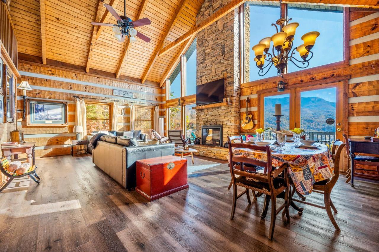 Barenberg Cabin - Secluded Unobstructed Panoramic Smoky Mountains View With Two Master Suites, Loft Game Room, And Hot Tub جاتلينبرج المظهر الخارجي الصورة