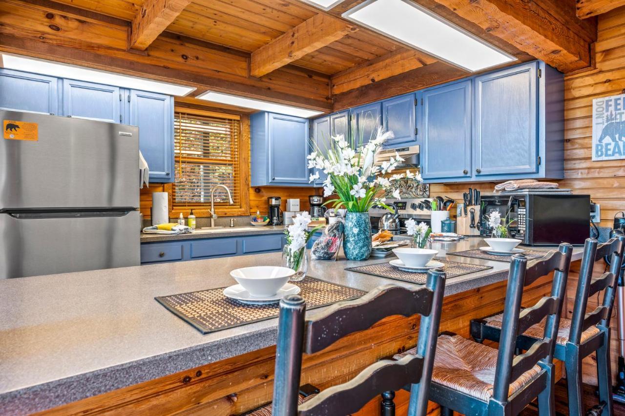 Barenberg Cabin - Secluded Unobstructed Panoramic Smoky Mountains View With Two Master Suites, Loft Game Room, And Hot Tub جاتلينبرج المظهر الخارجي الصورة