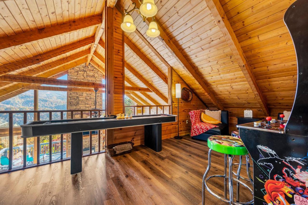 Barenberg Cabin - Secluded Unobstructed Panoramic Smoky Mountains View With Two Master Suites, Loft Game Room, And Hot Tub جاتلينبرج المظهر الخارجي الصورة