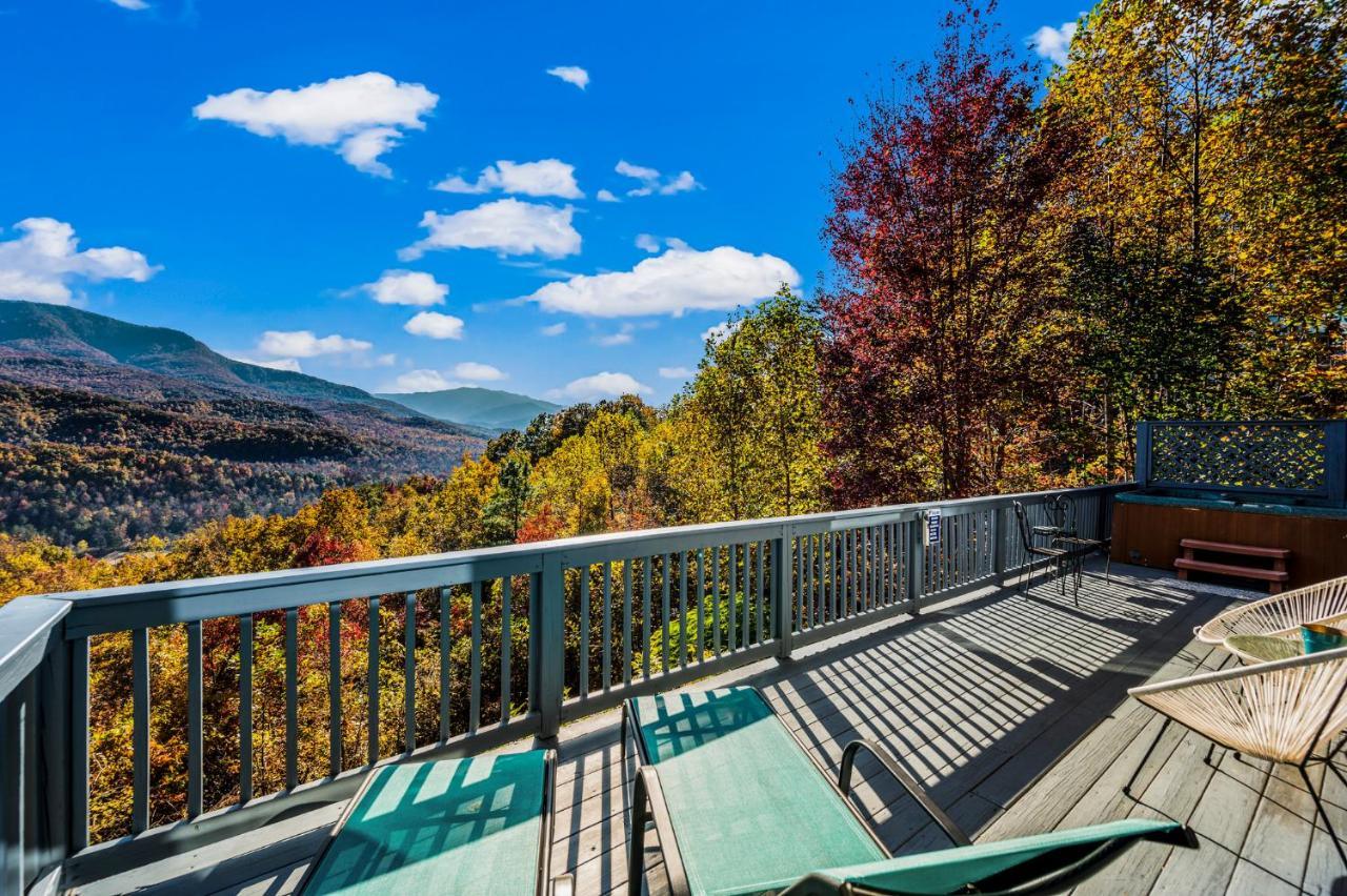 Barenberg Cabin - Secluded Unobstructed Panoramic Smoky Mountains View With Two Master Suites, Loft Game Room, And Hot Tub جاتلينبرج المظهر الخارجي الصورة