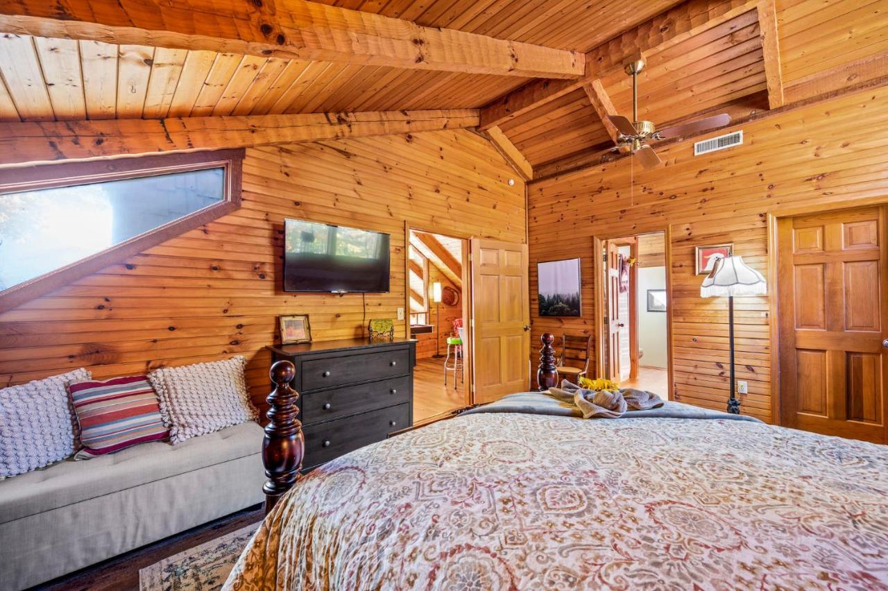 Barenberg Cabin - Secluded Unobstructed Panoramic Smoky Mountains View With Two Master Suites, Loft Game Room, And Hot Tub جاتلينبرج المظهر الخارجي الصورة