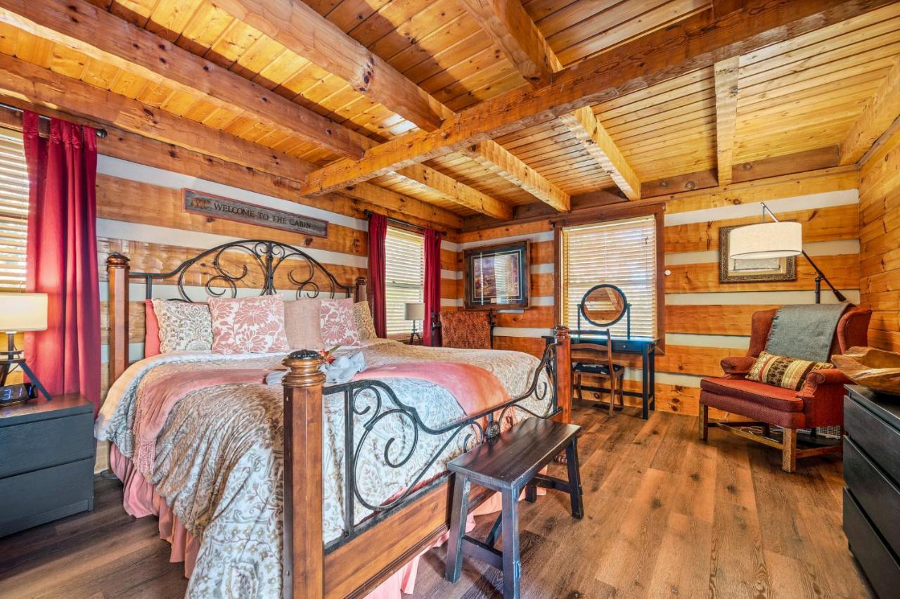 Barenberg Cabin - Secluded Unobstructed Panoramic Smoky Mountains View With Two Master Suites, Loft Game Room, And Hot Tub جاتلينبرج المظهر الخارجي الصورة