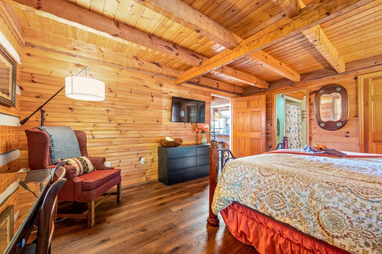 Barenberg Cabin - Secluded Unobstructed Panoramic Smoky Mountains View With Two Master Suites, Loft Game Room, And Hot Tub جاتلينبرج المظهر الخارجي الصورة