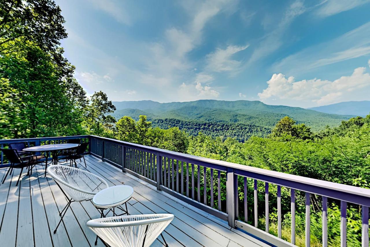 Barenberg Cabin - Secluded Unobstructed Panoramic Smoky Mountains View With Two Master Suites, Loft Game Room, And Hot Tub جاتلينبرج المظهر الخارجي الصورة